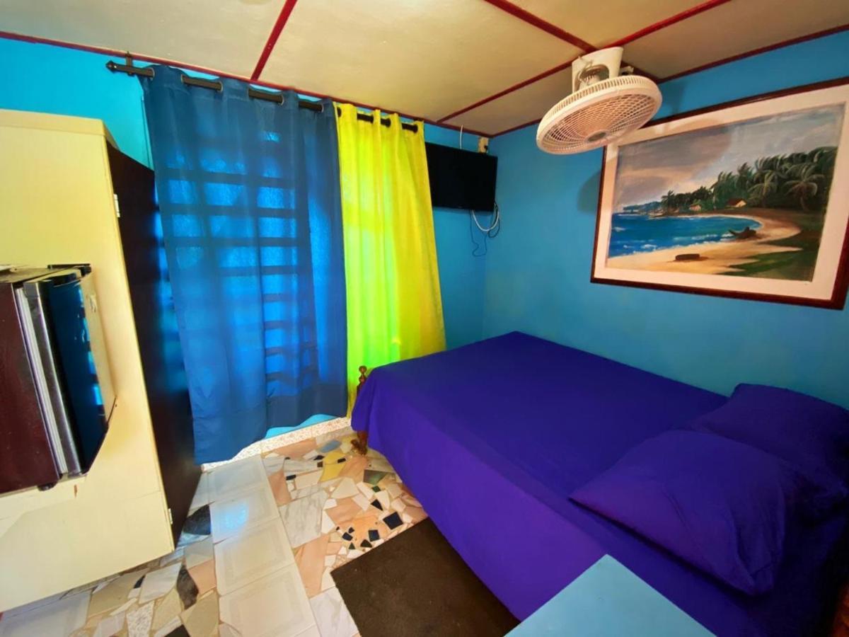 Yellow Moon Guesthouse & Apartments Сан-Андрес Экстерьер фото