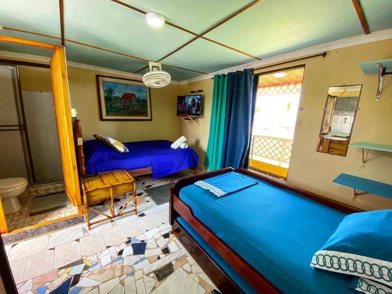 Yellow Moon Guesthouse & Apartments Сан-Андрес Экстерьер фото